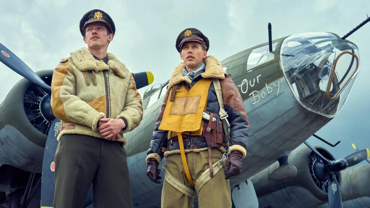 Callum Turner and Austin Butler in Masters of the Air. 