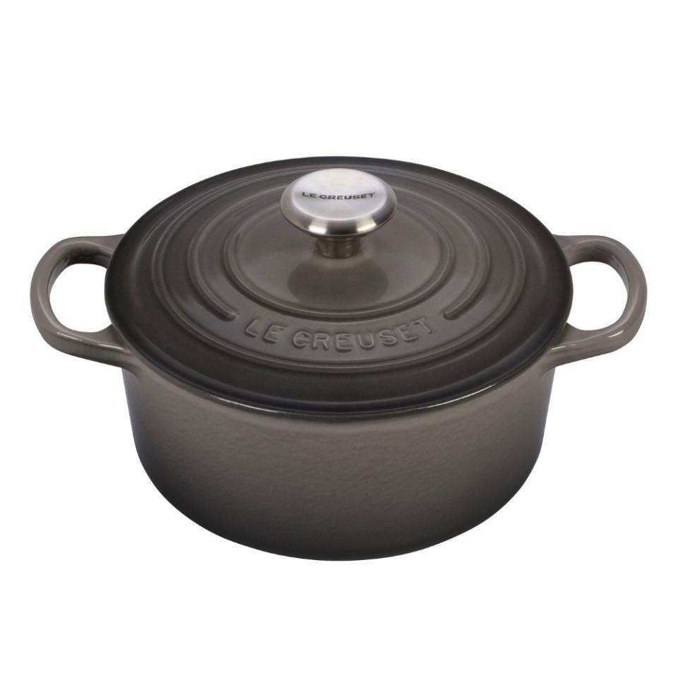 Le Creuset Signature Enameled Cast Iron Round Oven