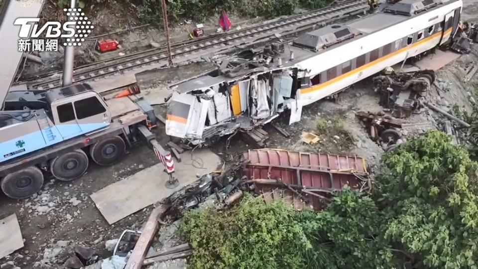 台鐵去年4月2日發生408車次太魯閣號出軌事故。（圖／TVBS資料畫面）