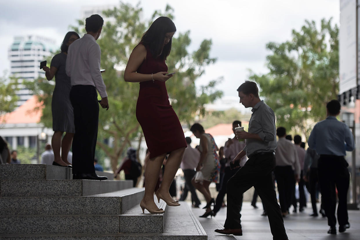 Workers seen in Singapore’s Central Business District. (Yahoo News Singapore file photo)