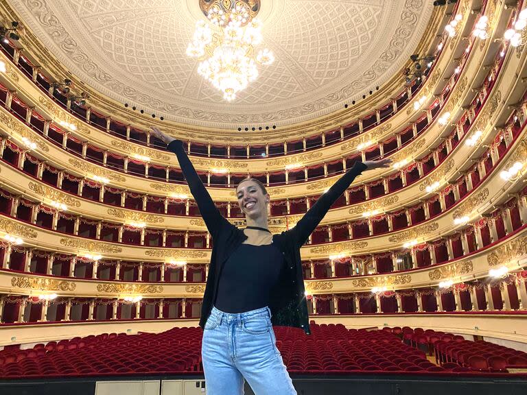 La bailarina platense María Celeste Losa, de 28 años y sonrisa grande, en la Scala de Milán