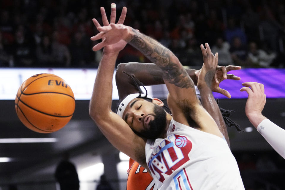 Northwestern guard Boo Buie (0) battles for a loose ball against Illinois forward Dain Dainja during the first half of an NCAA college basketball game in Evanston, Ill., Wednesday, Jan. 4, 2023. (AP Photo/Nam Y. Huh)