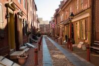 One of the oldest, continuously inhabited streets in America can be found in Philadelphia’s Old City neighborhood. Elfreth’s Alley dates back to 1703 and is home to Federal and Georgian homes once occupied by the city’s tradesmen. The Alley also features examples of Philadelphia’s famous Trinity Houses, small three to four story townhomes.