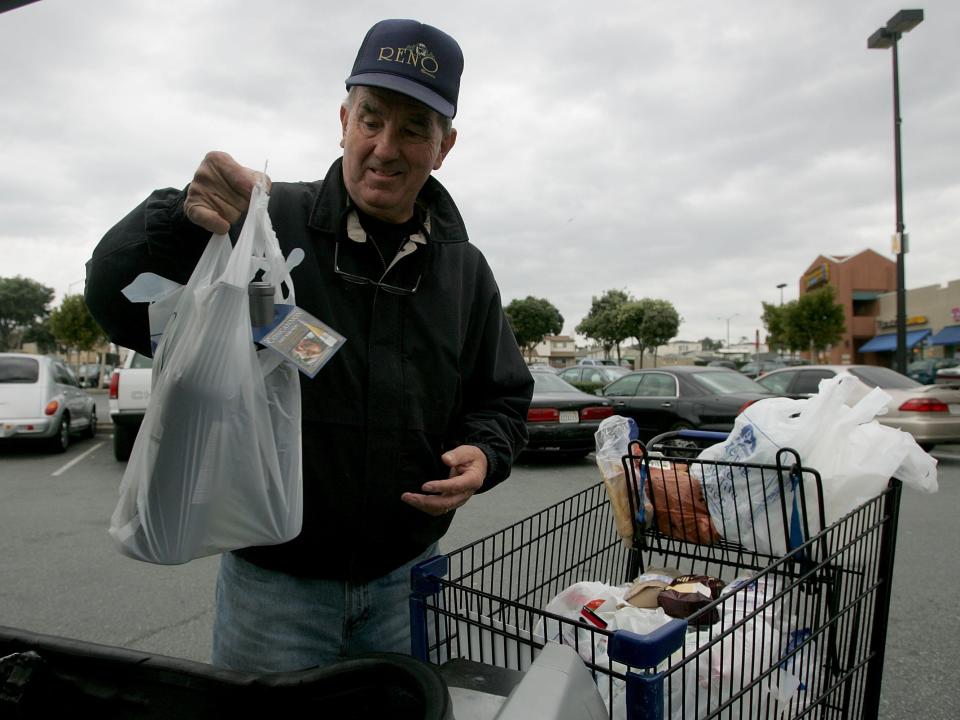 Maurice Kennealey puts grocery bags into the trunk of his car January 25, 2005 in the parking lot of an Albertson's grocery store in San Francisco, California.