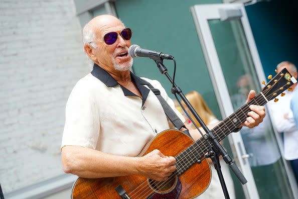 NEW YORK, NEW YORK - JUNE 10: Jimmy Buffett performs at Margaritaville Resort Times Square 