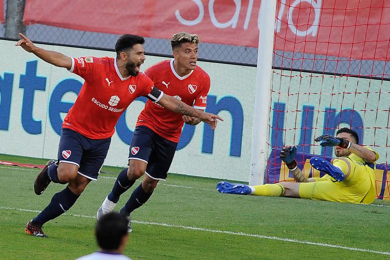 Silvio Romero festeja el 1 a 0 de Independiente frente a Boca.