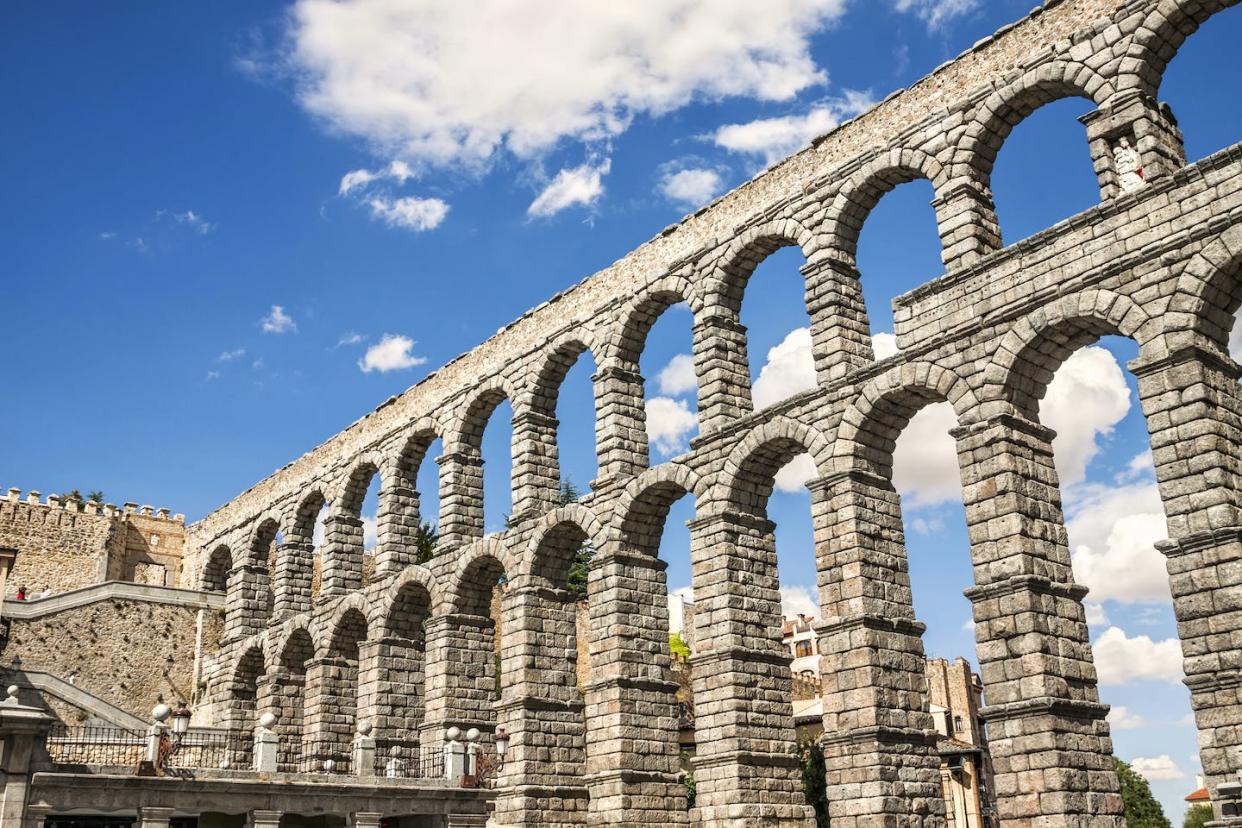 Acueducto romano en Segovia (España). <a href="https://www.shutterstock.com/es/image-photo/famous-ancient-aqueduct-segovia-castilla-y-113528500" rel="nofollow noopener" target="_blank" data-ylk="slk:Marques / Shutterstock;elm:context_link;itc:0;sec:content-canvas" class="link ">Marques / Shutterstock</a>