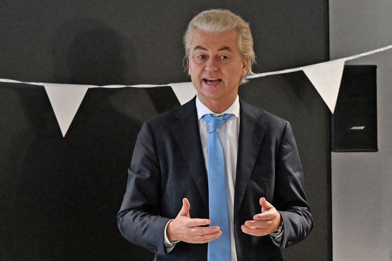 El líder del Partido por la Libertad (PVV), Geert Wilders, de ultraderecha pronuncia un discurso en una reunión postelectoral en el centro de conferencias Nieuwspoort en La Haya el 23 de noviembre de 2023. 