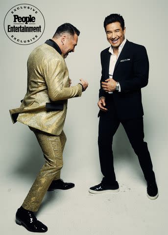 <p>Erik Tanner/Contour by Getty</p> Oscar De La Hoya and Mario Lopez