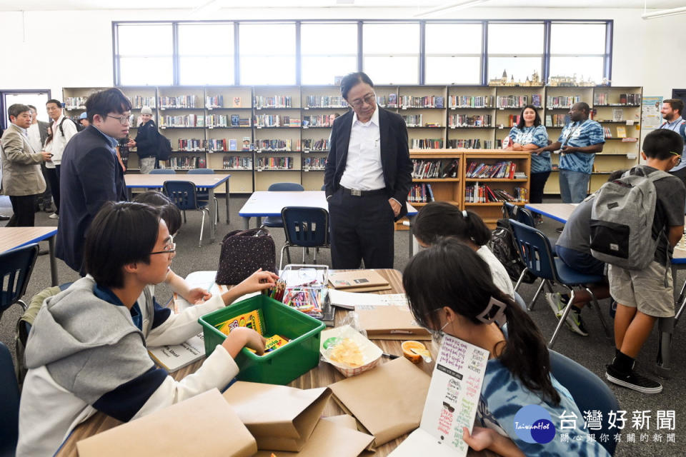 桃園市長張善政率團前往Google Reference School與ChromeOS Enterience Center參訪。