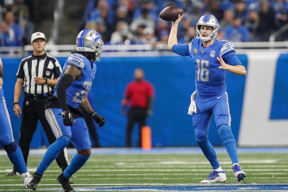 Detroit Lions quarterback Jared Goff passes to running back Jahmyr Gibbs against the L.A. Rams during the first half of the NFC wild-card game at Ford Field in Detroit on Sunday, Jan, 14, 2024.
