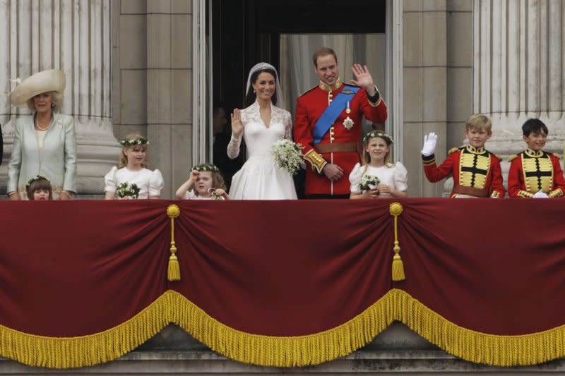 2011年女王出席威廉王子與凱特王妃的婚禮。（美聯社）