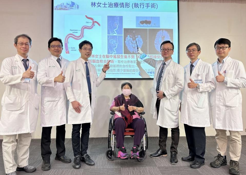 近8旬長者急性腦中風，中國附醫iStroke腦中風診斷平台，AI只花90秒鎖定腦傷區與體積，精準及時搶救，術後恢復良好。（記者陳金龍攝）