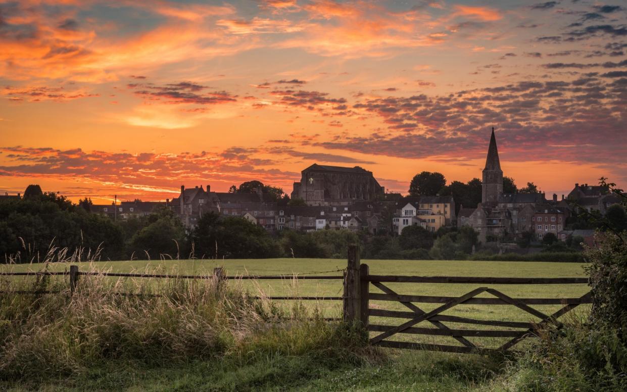 Sunrise in Malmesbury, an image used in Sir Roger Scruton’s ‘Living with Beauty’ report - Alamy