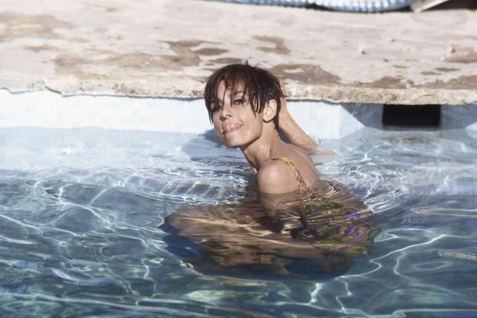 Just 40 Photos of Celebrities Hanging Out in Pools