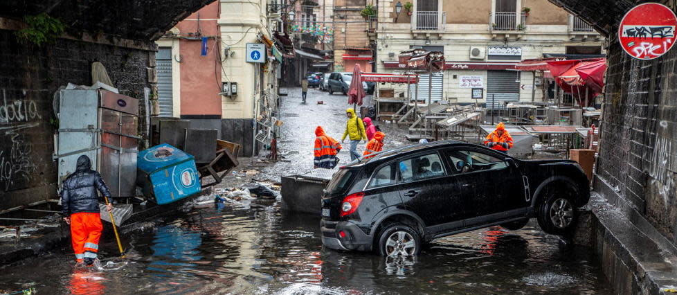 La ville de Catane, en Sicile, sous les eaux, le 26 octobre 2021. 
