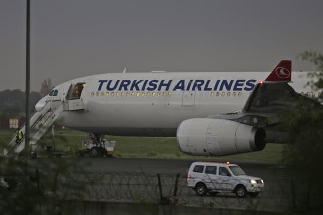 Turkish Airlines bomb threat: Passengers told to 'search own bags'