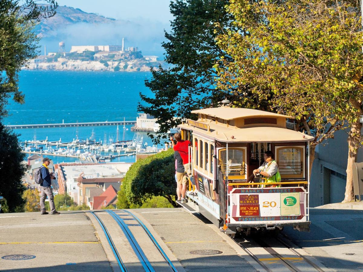 Сан через. Фуникулер Сан Франциско. Канатный трамвай Сан-Франциско Сан-Франциско. Канатные дороги Сан Франциско. Сан Франциско Cable car.