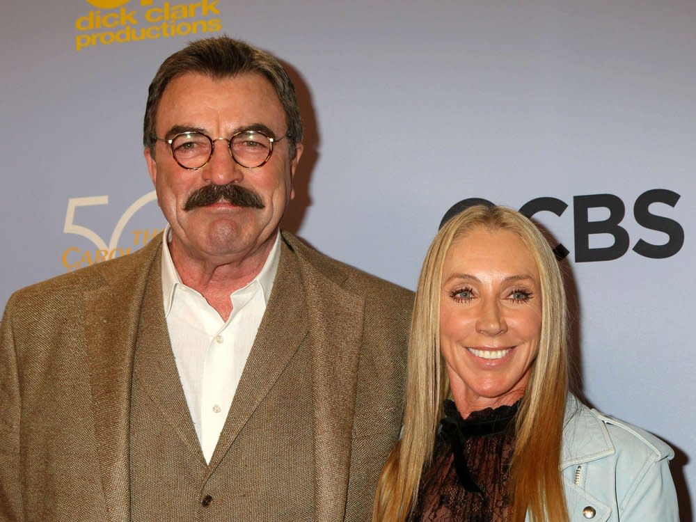 Tom Selleck und seine Ehefrau Jillie Mack, mit der er seit über vier Jahrzehnten zusammen ist. (Bild: action press/David Edwards/DailyCeleb Photo)