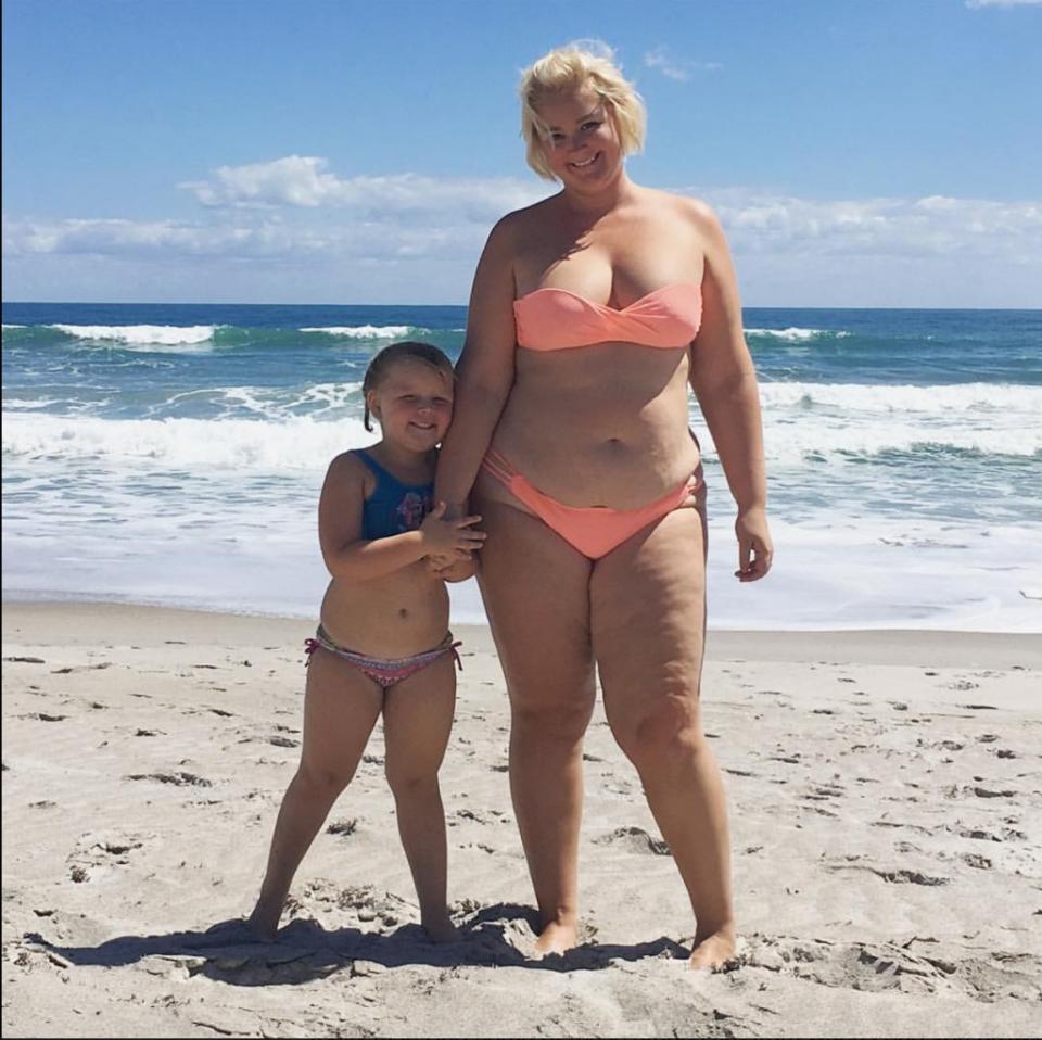 Allison Kimmey and her daughter, confident in their bikinis. (Photo: Courtesy of Facebook.com/allisonkimmeybiz)