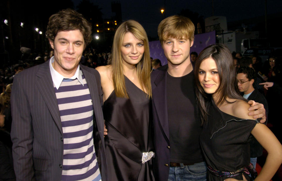 Adam Brody, Mischa Barton, Benjamin McKenzie, and Rachel Bilson of 