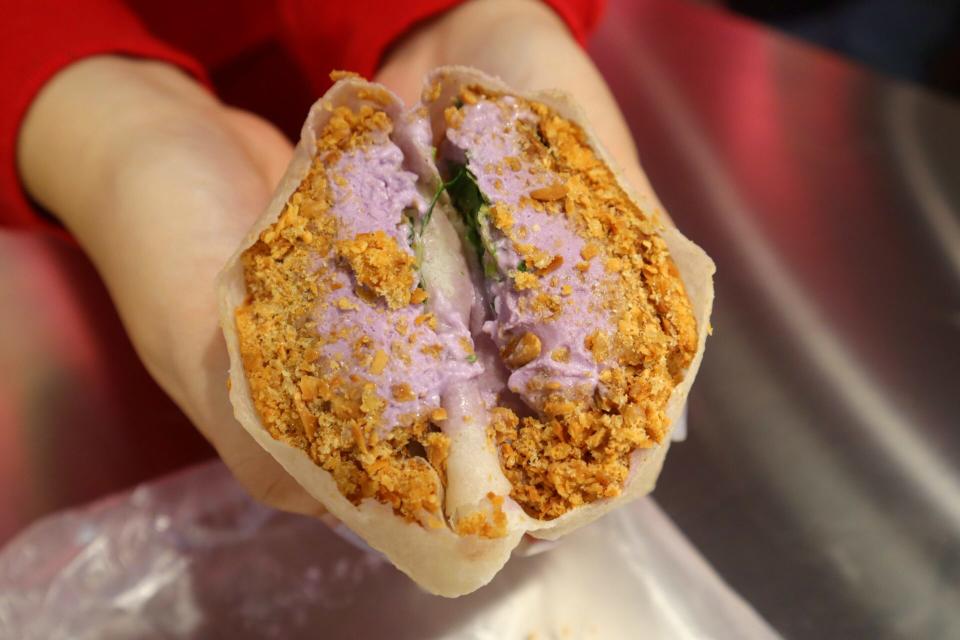 TaiWan Night Markets - Taiwanese Style Ice Cream Popiah