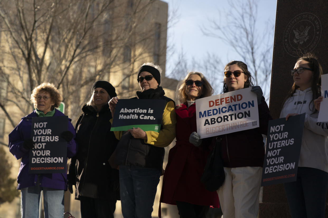 Partidarios del derecho al aborto se manifiestan en Amarillo, Texas, el 15 de marzo de 2023. (Nick Oxford/The New York Times)