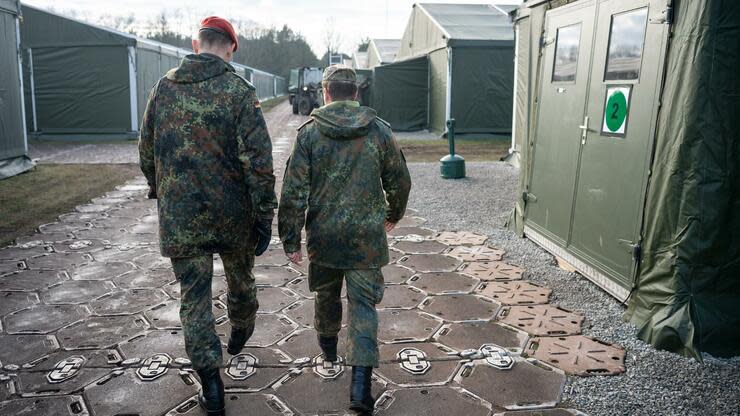 In der Bundeswehr gibt es offenbar immer mehr Verdachtsfälle von Rechtsextremismus. Foto: dpa