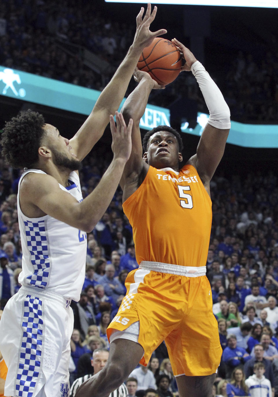 Tennessee's Admiral Schofield (5) shoots while pressured by Kentucky's EJ Montgomery during the second half of an NCAA college basketball game in Lexington, Ky., Saturday, Feb. 16, 2019. Kentucky won 86-69. (AP Photo/James Crisp)