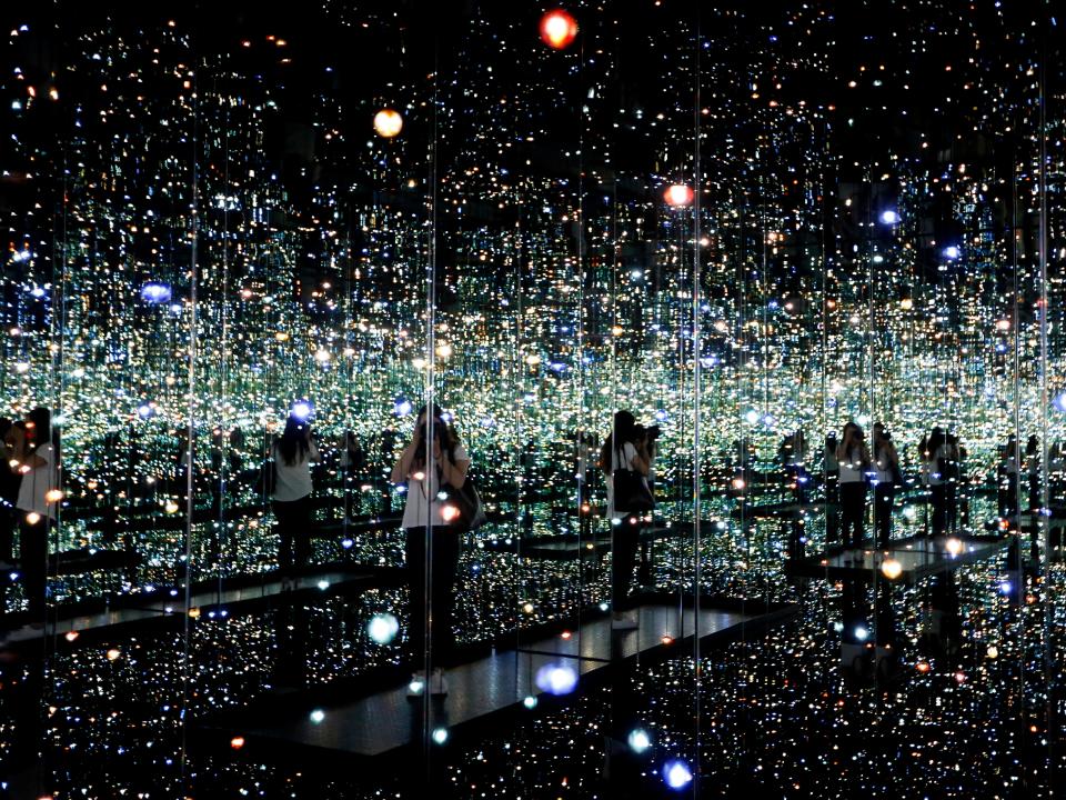 infinity mirrored room museum moment of zen Yayoi Kusama