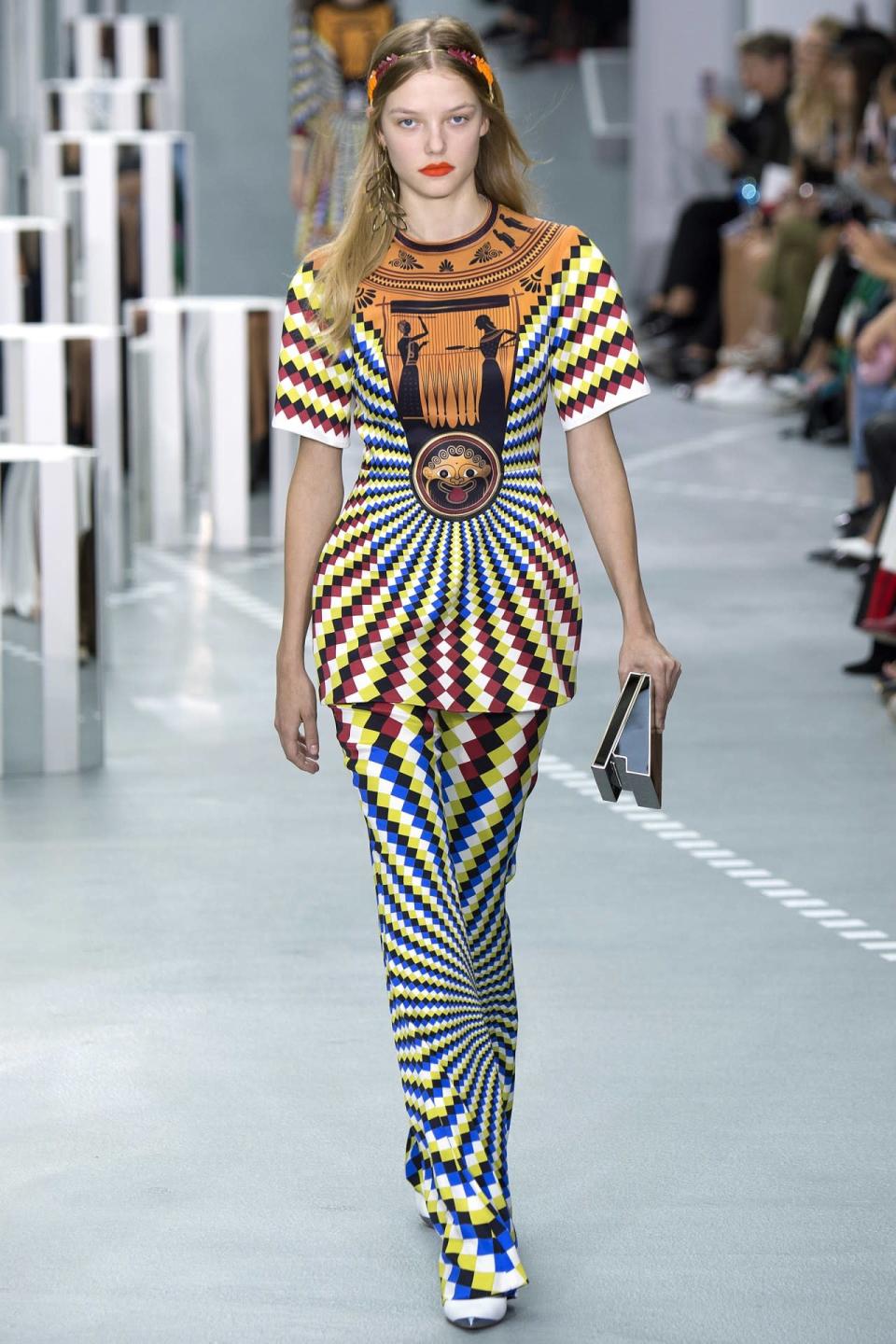 A model at the Mary Katrantzou September 2017 runway show in London. (Photo: Getty Images)