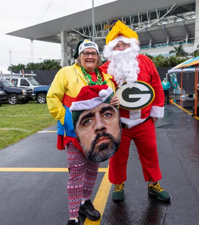 How did fans celebrate Christmas at Dolphins game? See what tailgaters  brought to stadium