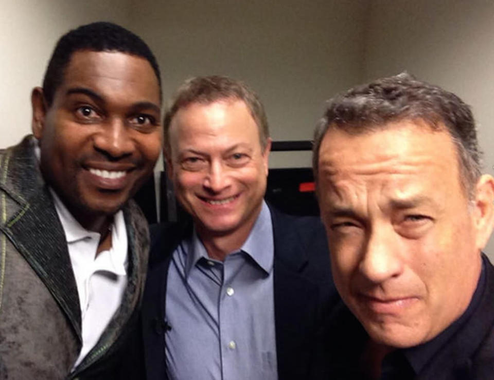 En una reunión informal, Mykelti Williamson, Gary Sinise y Tom Hanks se sacaron esta selfie juntos en febrero de 2014 cuando la película cumplía nada menos que 20 años.