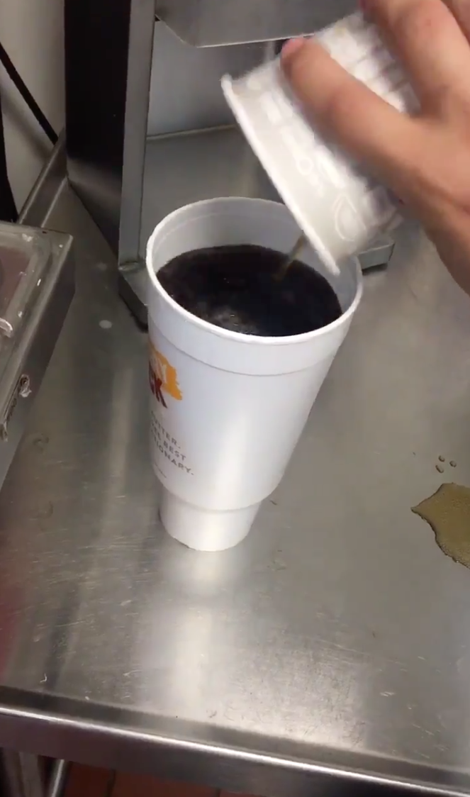 The exact same happens when the liquid is poured into the biggest cup. Photo: Twitter