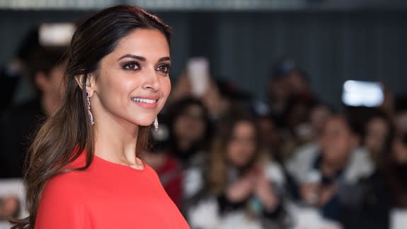 American paparazzi confuse Deepika Padukone with Priyanka Chopra and she  isn't amused