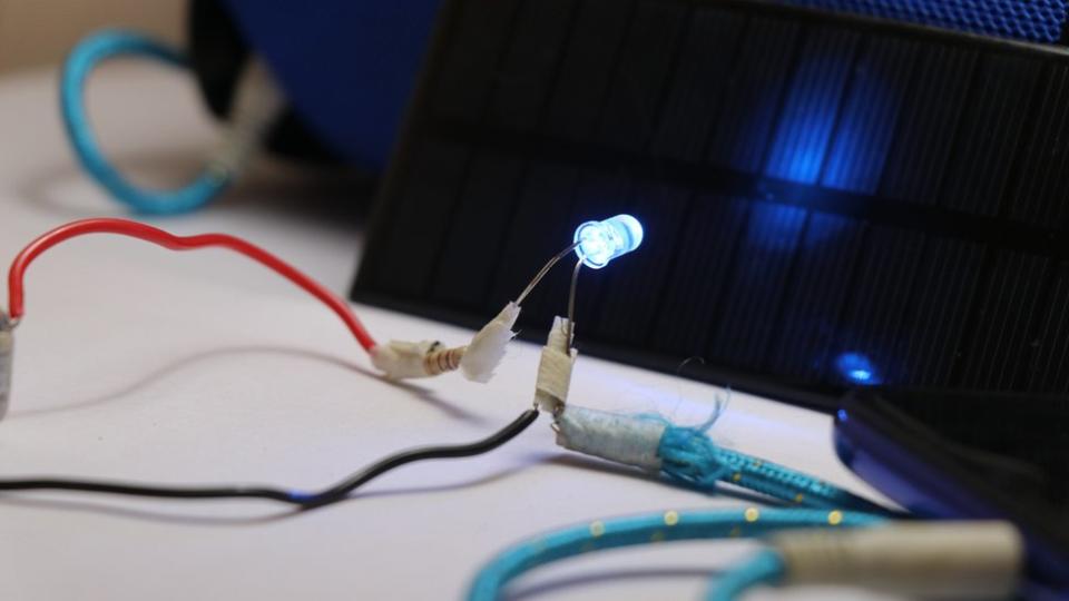 Experimento Li-Fi donde la transferencia de datos se realiza mediante la luz, que es mucho más rápida en comparación con wifi.