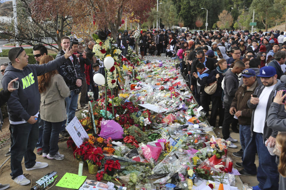 Funeral improvisado en Santa Clarita, California, tras la muerte de Paul Walker, 8 de diciembre de 2013. (UNITED STATES - Tags: OBITUARY ENTERTAINMENT)