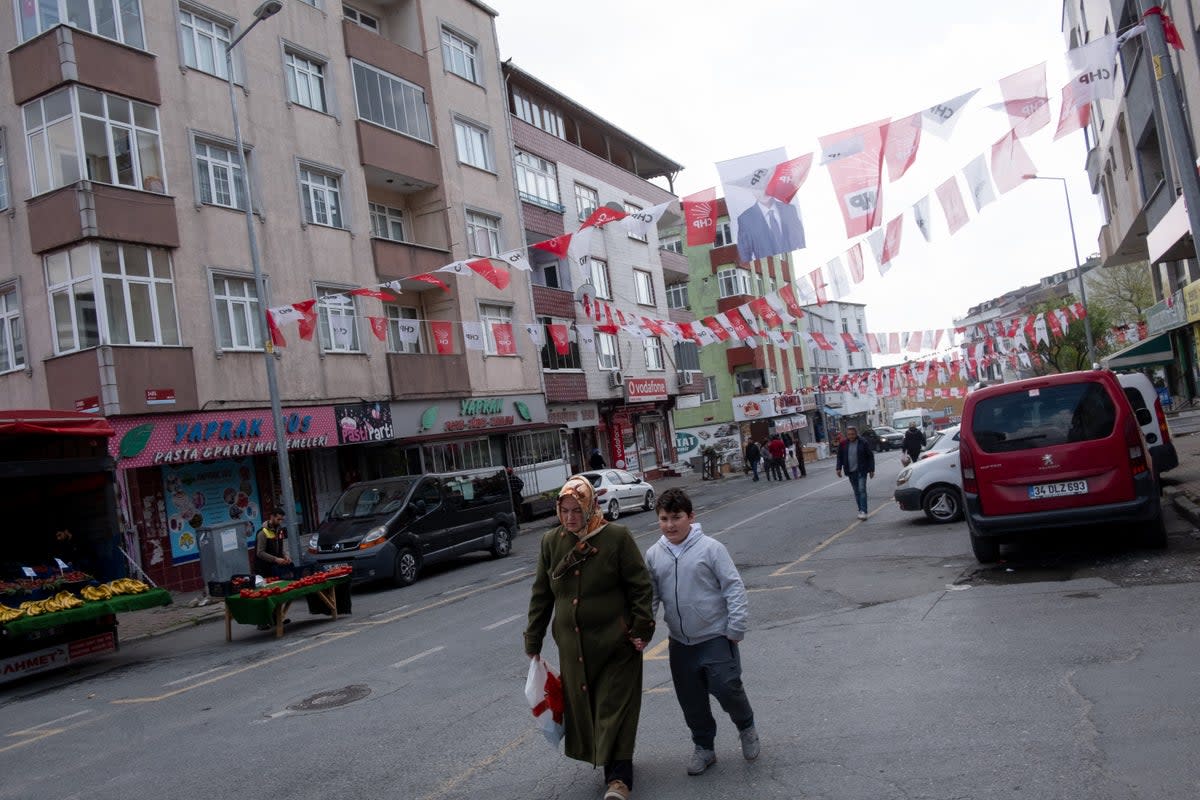 A cost of living crisis has hit the Sultangazi district of Istanbul hard, regardless of ethnicity or religion (Yusuf Sayman)