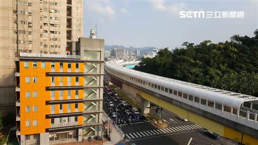 蔣京叡指出，「秀朗橋站」對於首購而言相當值得考慮。（圖／新北捷運局提供）