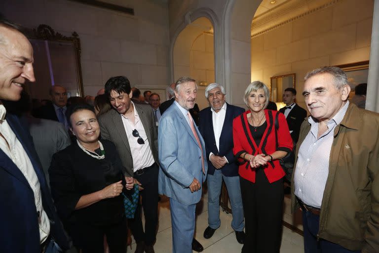 Hugo Moyano y Cristiano Ratazzi, junto a la periodista Liliana Franco y el sindicalista Juan Carlos Schmid