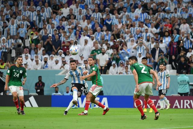 Argentina defender Lisandro Martinez kicked in the face by Mexico's Hirving  Lozano in heated World Cup match