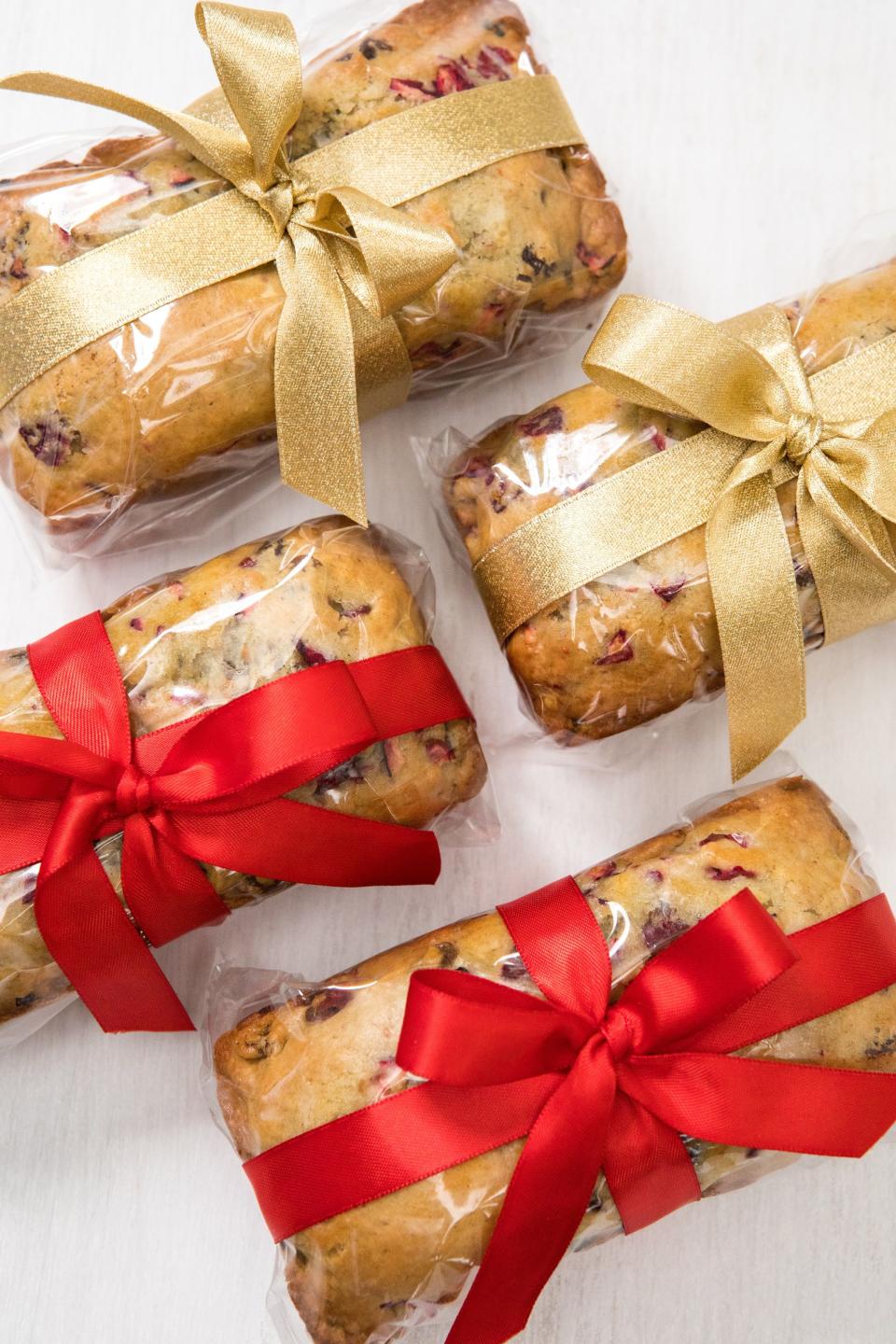 Mini cranberry bread loafs for gifts.