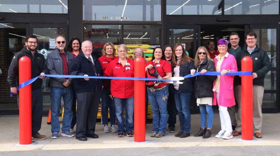 Runnings ribbon-cutting event on March 22, including members of the city government, Pontiac Area Chamber of Commerce and employees at Runnings.