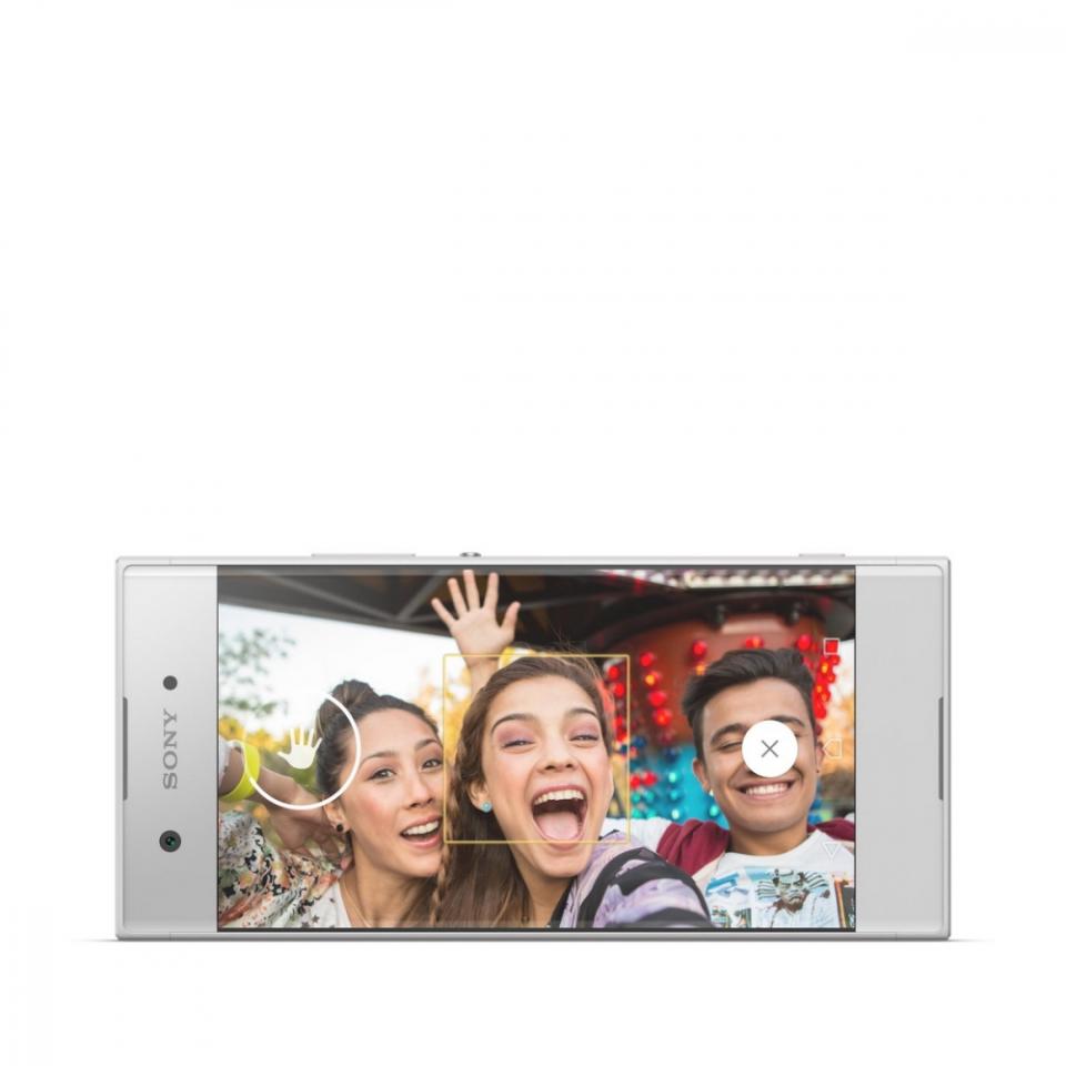 Xperia™ XA1超級中階手機，搭載五吋螢幕，採吸睛極窄邊框設計，創造最大全螢幕效果，配備旗艦等級2300萬畫素主相機、800萬畫素前相機、23mm廣角，多人群拍也能輕鬆入鏡