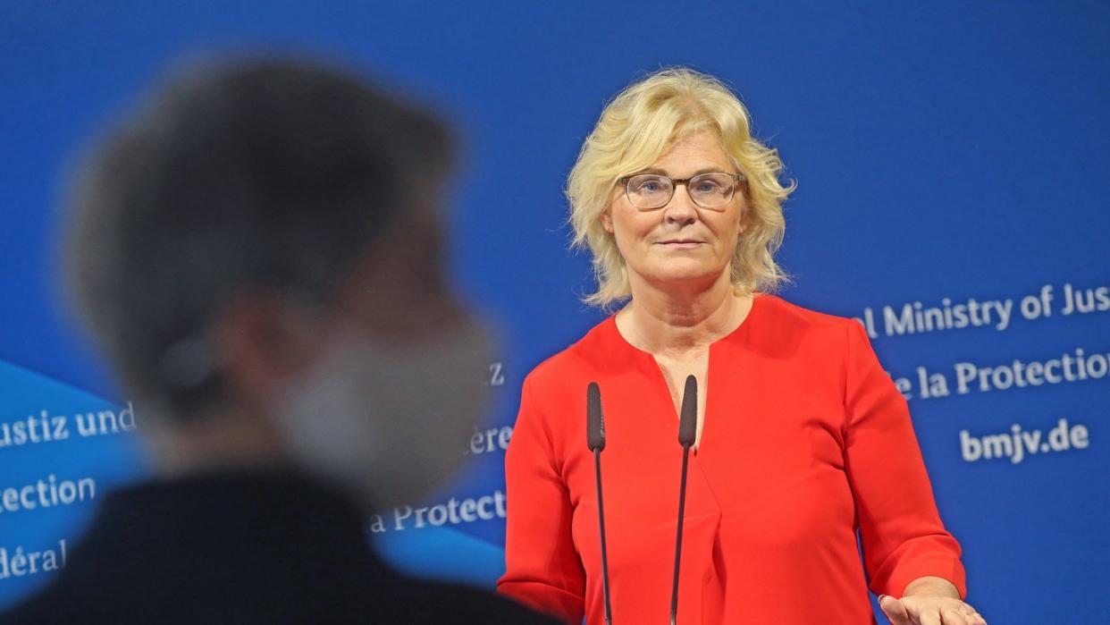 Christine Lambrecht Anfang Juli bei einer Pressekonferenz in ihrem Ministerium.