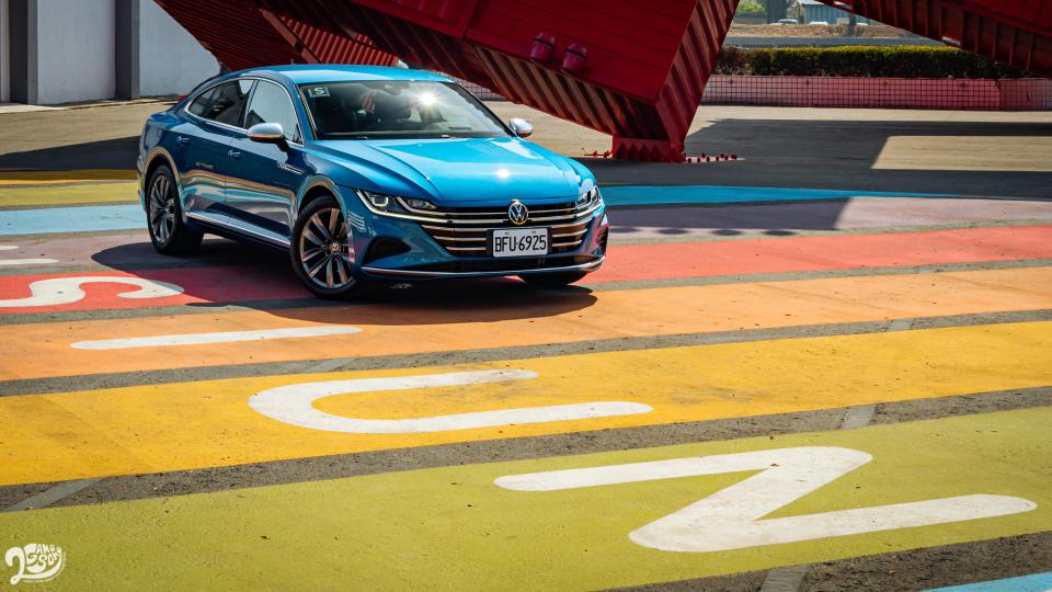 從各個角度欣賞 Arteon，都可清楚發現與其他 Volkswagen 截然不同的感性層次。