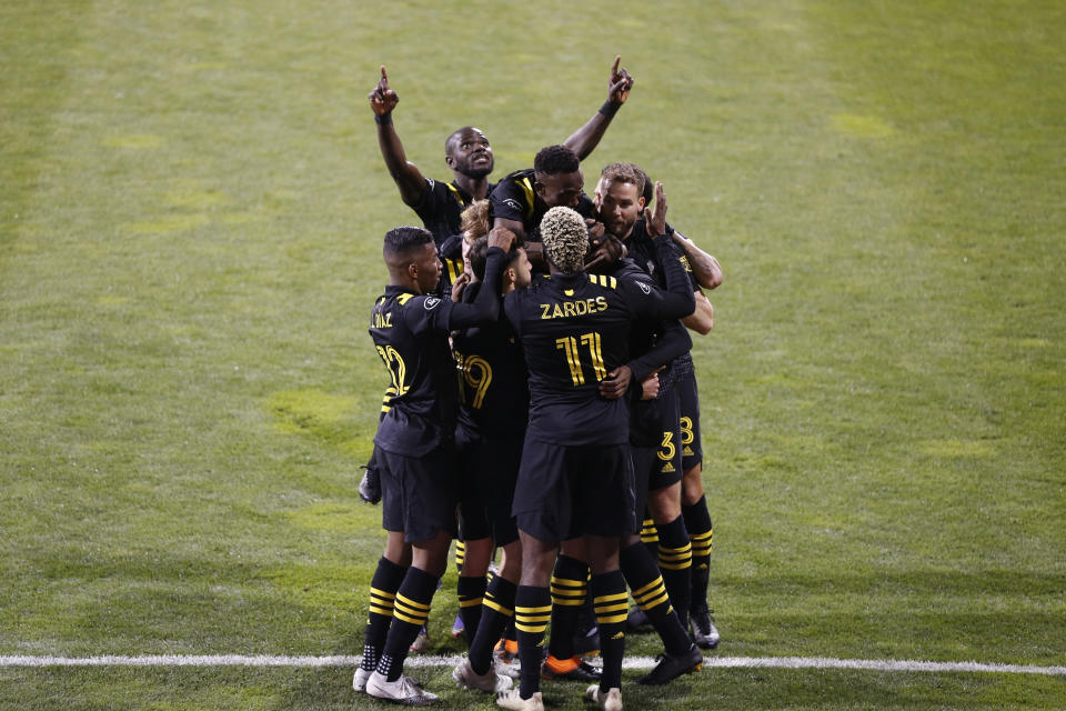 Los jugadores del Crew de Columbus festejan tras conseguir un gol ante los Sounders de Seattle en la final de la MLS, disputada el sábado 12 de diciembre de 2020 (AP Foto/Jay LaPrete)