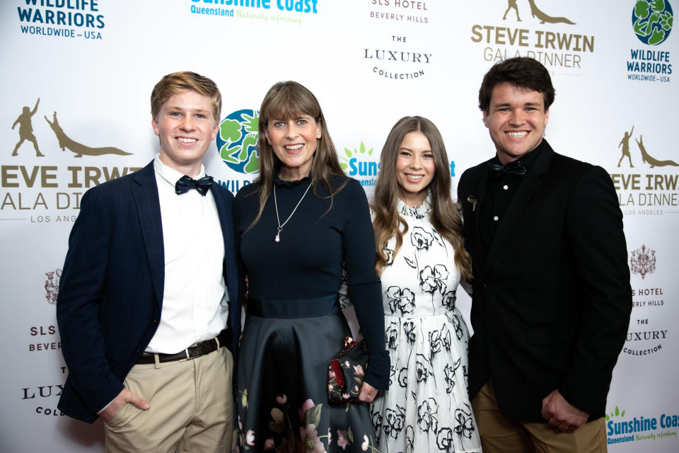 BEVERLY HILLS, CALIFORNIA - MAY 04: The Irwin Family (L-R) Robert Irwin, Terri Irwin, Bindi Irwin and Chandler Powell attend Steve Irwin Gala Dinner at SLS Hotel on May 04, 2019 in Beverly Hills, California. (Photo by John Wolfsohn/Getty Images)