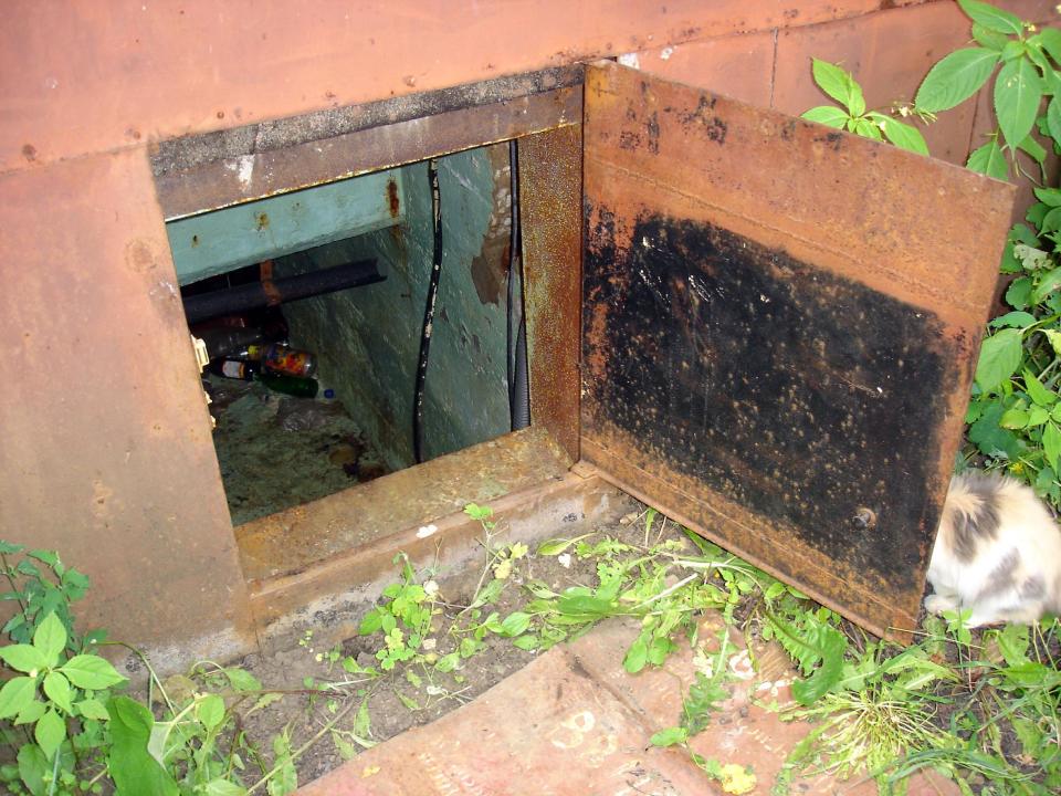 Entrance to the bunker where Victor Mokhov kept his two young sex slave. Source: Australscope