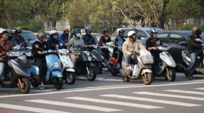 ▲台灣因為騎乘機車的人非常多，也讓台灣有「機車王國」的稱號。（圖／NOWnews資料照）